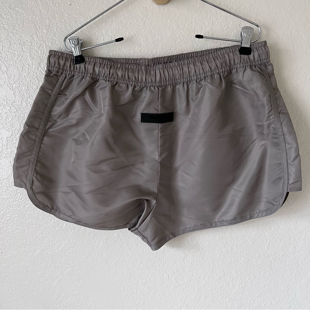 NWT Fear of God ESSENTIALS running shorts size XL - Picture 3 of 10